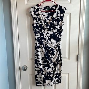 LAUREN Ralph Lauren Size 6 Navy and White Floral Sheath Dress